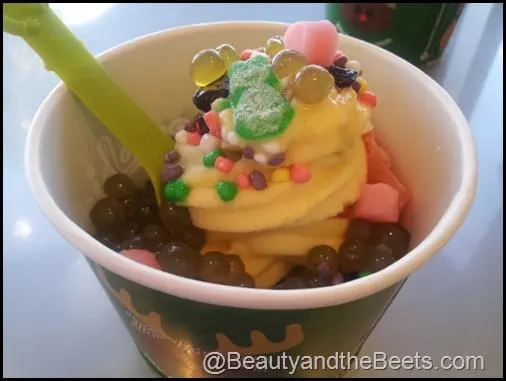 Menchie's colorful